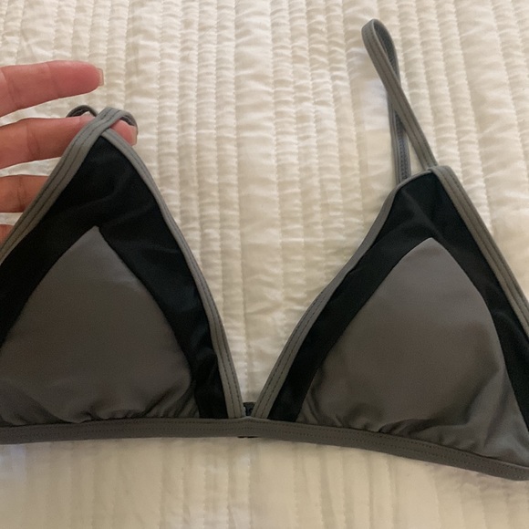 Black and gray bikini - Picture 2 of 5